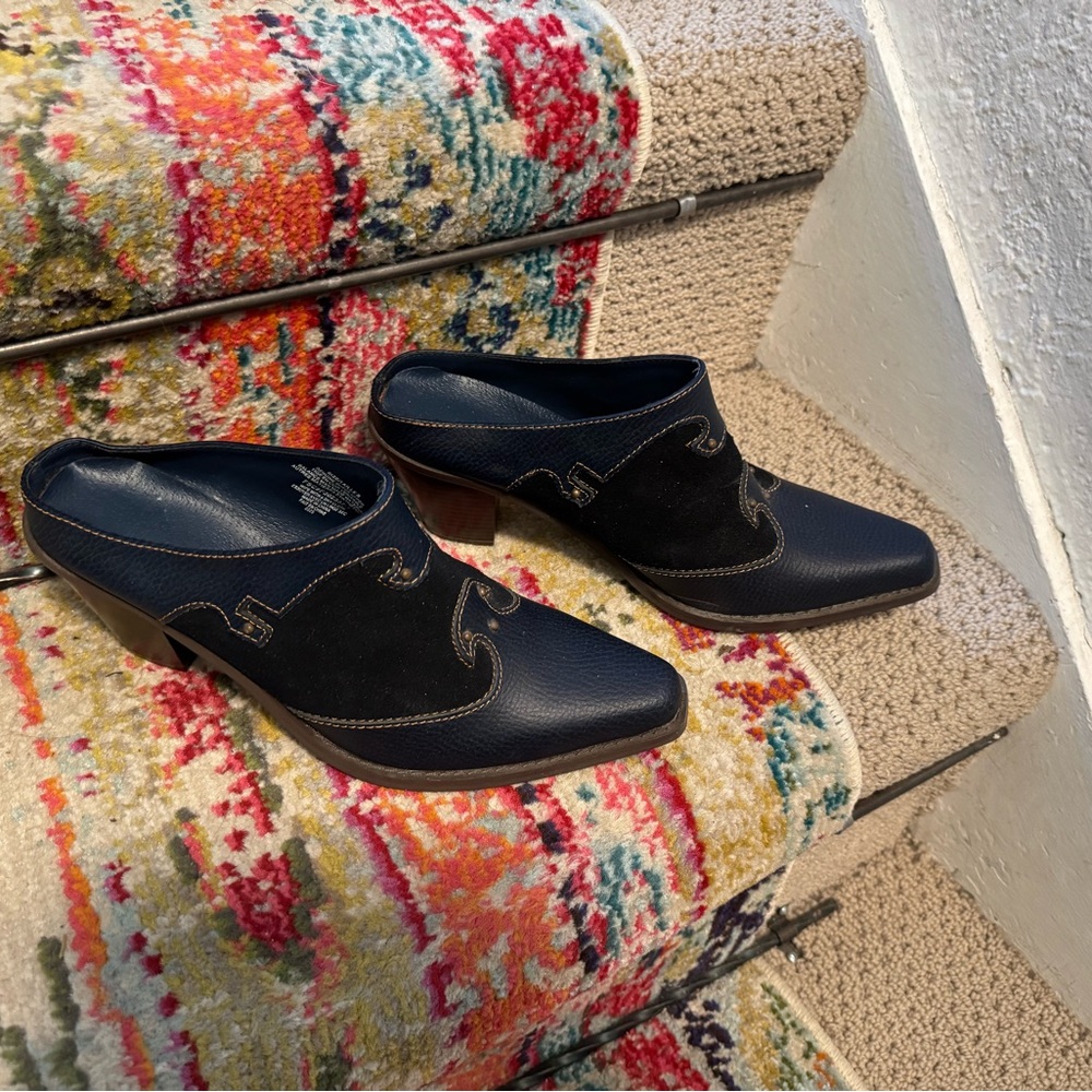 Women's Navy Slip-On Pointed Toe Mules